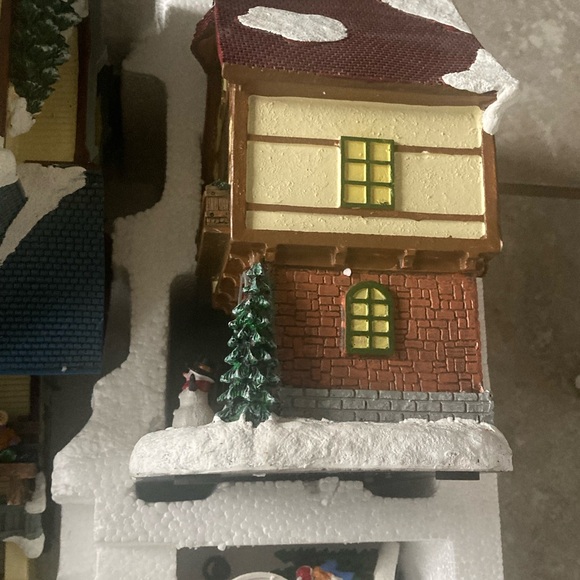 Christmas Village 30 Piece Set - Picture 8 of 16